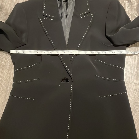 Kasper Classic Ladies lined Dressy Black Suit with White Dart Seams . - Picture 4 of 11